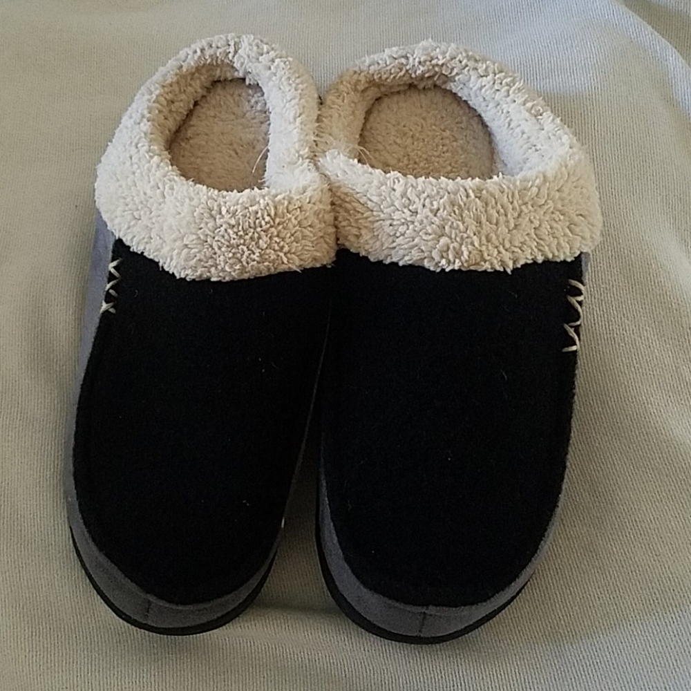 NWOT (2/ $25) Long Bay Men's Small slippers